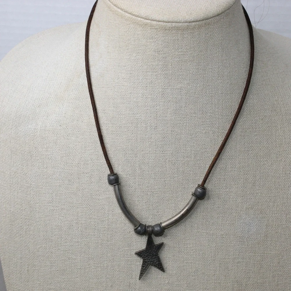 Vintage Star Pendant Leather Cord Necklace 18 Inch Brown Silver Tone Y2K Boho